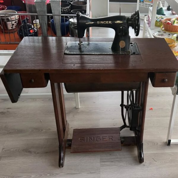 alte Singer-Nähmaschine – Bild 4