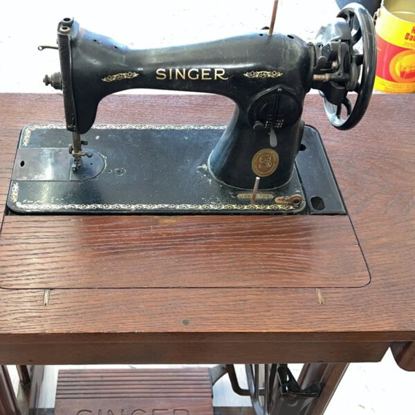 alte Singer-Nähmaschine – Bild 3